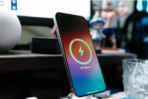 成武苹果15换屏服务分享用什么充电器给iPhone15充电更好 